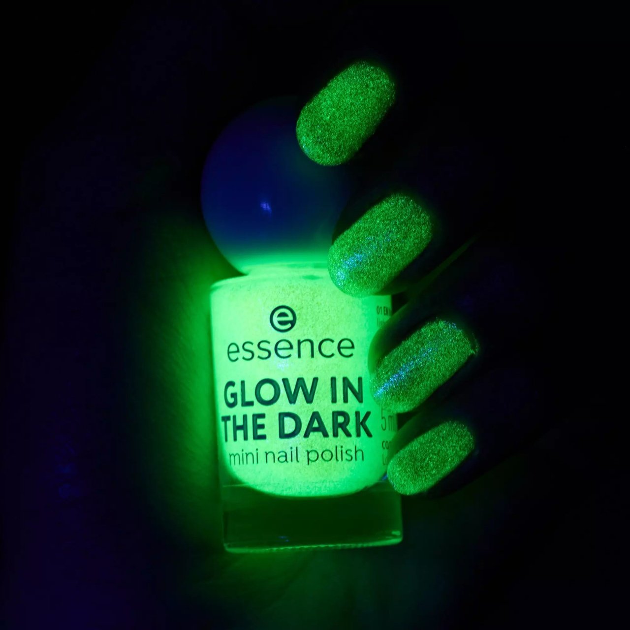 essence GLOW IN THE DARK mini nail polish 01