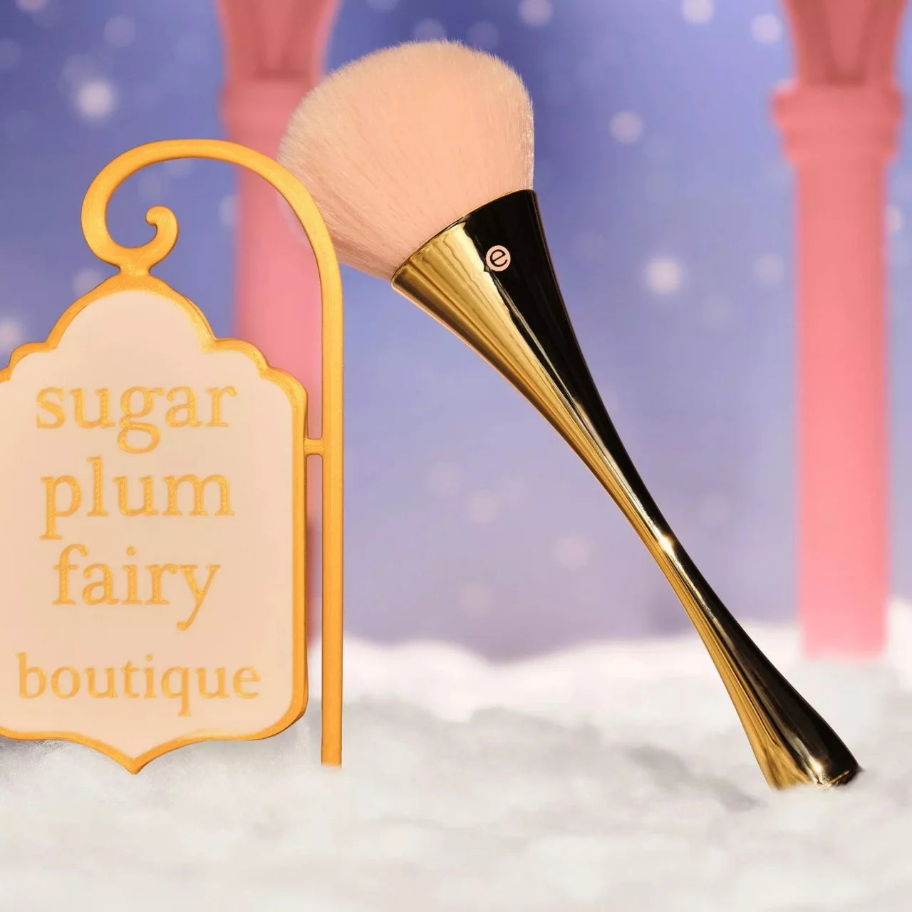 essence NUTS ABOUT YOU face brush 01