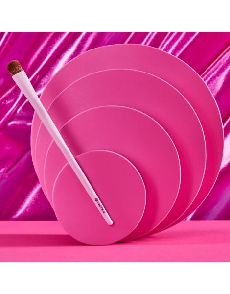 essence eyeshadow brush 01