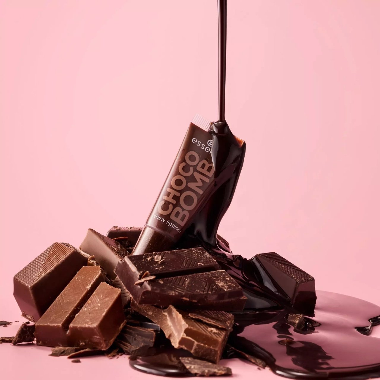 essence CHOCO BOMB shiny lipgloss 01