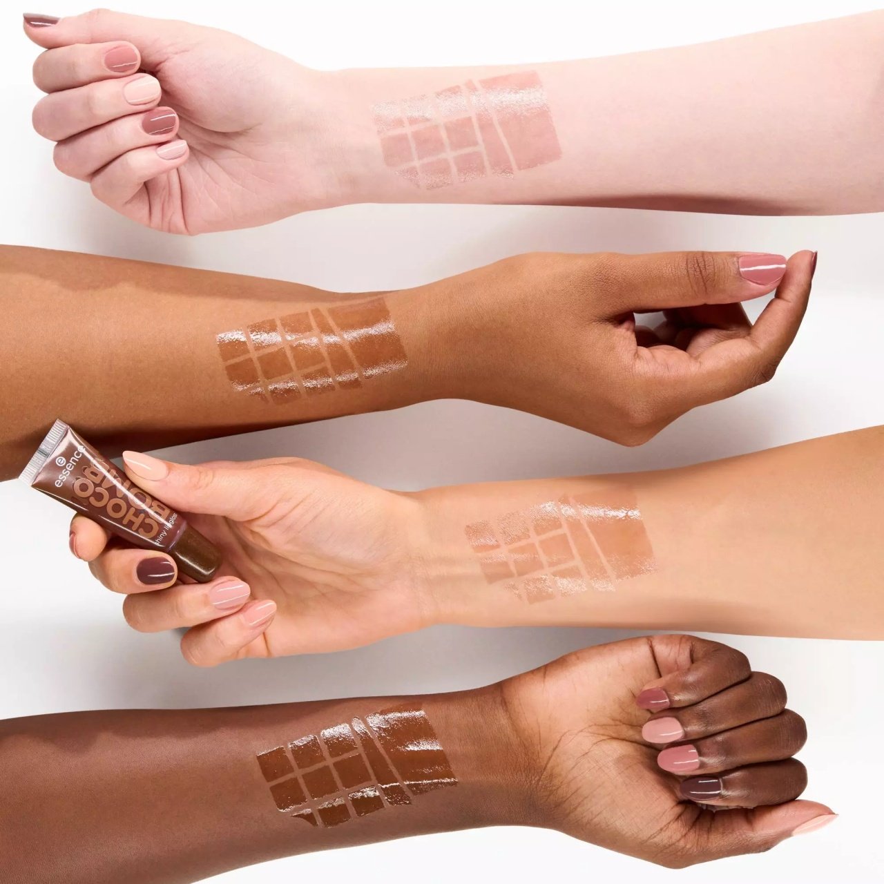 essence CHOCO BOMB shiny lipgloss 01