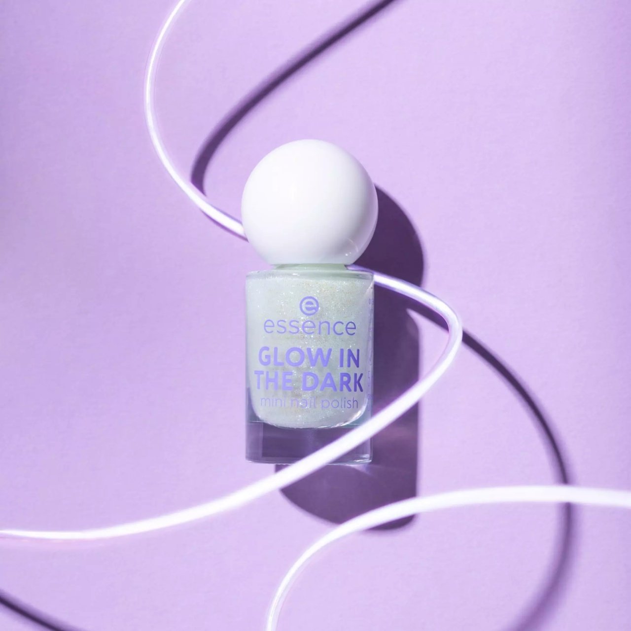 essence GLOW IN THE DARK mini nail polish 01