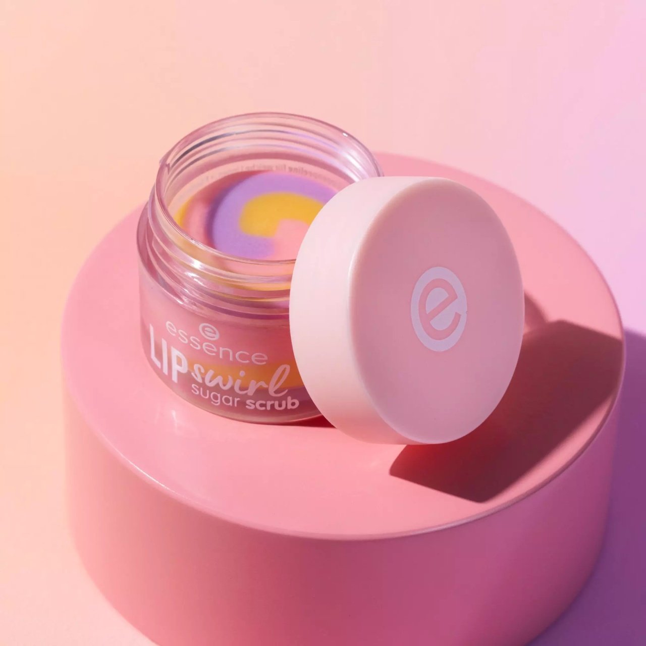 essence LIP swirl sugar scrub 01